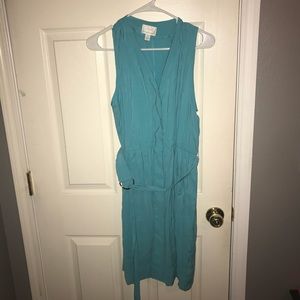 Sleeveless turquoise dress